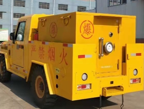 华安凯龙爆破器材运输车：保障爆破任务的安全运行